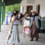 Grata bienvenida a Turistas que llegaban en tren a Valle Hermoso