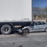 Accidente de transito en San Antonio de Arredondo: un auto chocó contra un camión