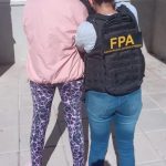 Detienen a mujer prófuga por narcotráfico en Cosquín, relacionada con red de venta de drogas en Santa María de Punilla